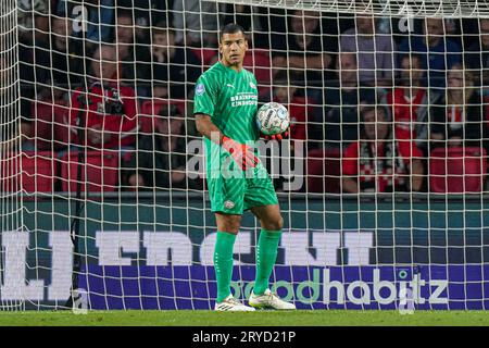 Eindhoven, Paesi Bassi. 30 settembre 2023. EINDHOVEN, PAESI BASSI - SETTEMBRE 30: Walter Benitez del PSV durante l'Eredivisie match olandese tra PSV e FC Volendam al Philips Stadion il 30 settembre 2023 a Eindhoven, Paesi Bassi. (Foto di Joris Verwijst/Orange Pictures) credito: Orange Pics BV/Alamy Live News Foto Stock