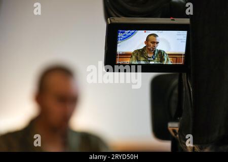 Non esclusiva: KIEV, UCRAINA - 30 SETTEMBRE 2023 - l'ufficiale militare russo Danil Alfyorov partecipa alla conferenza stampa sull'opera speciale di Barynia Foto Stock