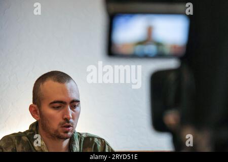 Non esclusiva: KIEV, UCRAINA - 30 SETTEMBRE 2023 - l'ufficiale militare russo Danil Alfyorov partecipa alla conferenza stampa sull'opera speciale di Barynia Foto Stock