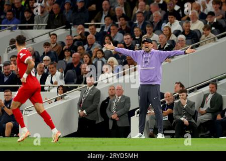 Tottenham Hotspur Stadium, Londra, Regno Unito. 30 settembre 2023. Premier League Football, Tottenham Hotspur contro Liverpool; Un animato manager del Liverpool Jurgen Klopp mentre la sua squadra cerca di mantenere il sorteggio credito: Action Plus Sports/Alamy Live News Foto Stock