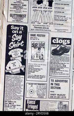 Pubblicità per il gruppo Slack Alice T Shirt nel numero degli anni '1970 del New Musical Express Music Paper Foto Stock