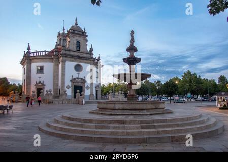 La chiesa rotonda Igreja do Bom Jesus da Cruz è un edificio simbolo nella città di Barcelos, nel Portogallo settentrionale. Foto Stock