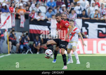 MADRID, SPAGNA - settembre 30: Dani Rodriguez di Maiorca durante la partita LaLiga EA Sports 2023/24 tra Rayo Vallecano e Mallorca allo stadio Vallecas di Madrid. (Foto di Guillermo Martinez) Foto Stock