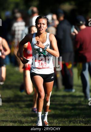 Bush Park, Salem, OR, USA. 30 settembre 2023. Alexandra Zanon delle Hawaii gareggia al Charles Bowles Invitational Cross Country Meet del 2023 a Bush Park, Salem, OREGON. Larry C. Lawson/CSM/Alamy Live News Foto Stock