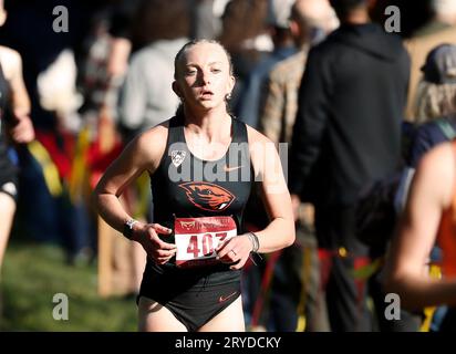 Bush Park, Salem, OR, USA. 30 settembre 2023. Erin Cosgrove dell'Oregon State University compete al Charles Bowles Invitational Cross Country Meet 2023 a Bush Park, Salem, OREGON. Larry C. Lawson/CSM/Alamy Live News Foto Stock