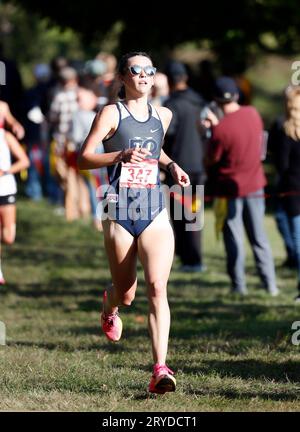 Bush Park, Salem, OR, USA. 30 settembre 2023. Lauryn Mitchell dell'Oregon orientale compete al Charles Bowles Invitational Cross Country Meet del 2023 a Bush Park, Salem, OREGON. Larry C. Lawson/CSM/Alamy Live News Foto Stock