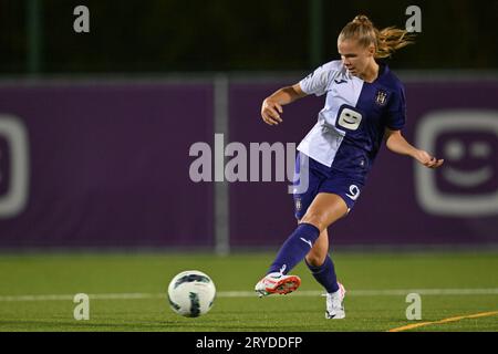 Anderlecht, Belgio. 30 settembre 2023. Lore Jacobs (9) di Anderlecht nella foto di una partita di calcio femminile tra RSC Anderlecht e Club Brugge YLA nella quinta giornata della stagione 2023 - 2024 della belga lotto Womens Super League, sabato 30 settembre 2023 ad Anderlecht, Belgio . Credito: Sportpix/Alamy Live News Foto Stock