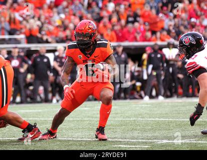 Reser Stadium, Corvallis, OR, USA. 29 settembre 2023. Il running back degli Oregon State Beavers Damien Martinez (6) durante la partita di football NCAA tra gli Utah Utes e gli Oregon State Beavers al Reser Stadium, Corvallis, OREGON. Larry C. Lawson/CSM/Alamy Live News Foto Stock