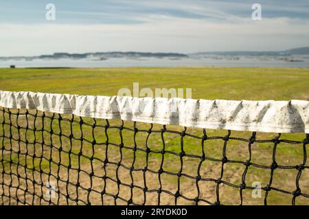 Rete da Beach volley con sfondo marino Foto Stock