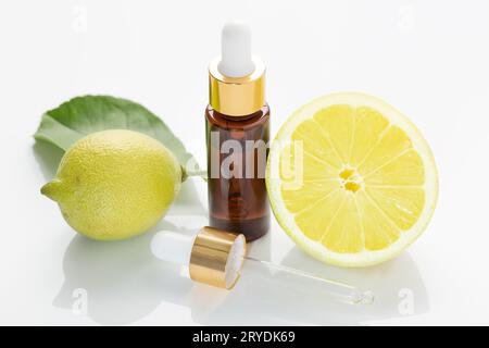 Olio essenziale di limone Foto Stock