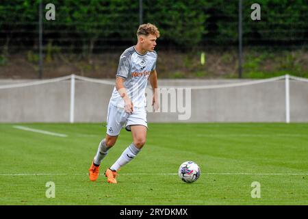 Swansea, Galles. 30 settembre 2023. Thomas Woodward di Swansea City durante la partita Under 18 Professional Development League tra Swansea City e Charlton Athletic alla Swansea City Academy di Swansea, Galles, Regno Unito, il 30 settembre 2023. Crediti: Duncan Thomas/Majestic Media. Foto Stock