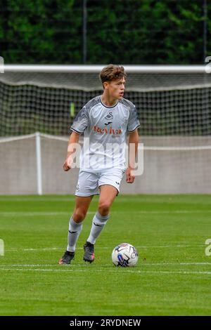 Swansea, Galles. 30 settembre 2023. Ben Phillips di Swansea City durante la partita Under 18 Professional Development League tra Swansea City e Charlton Athletic alla Swansea City Academy di Swansea, Galles, Regno Unito, il 30 settembre 2023. Crediti: Duncan Thomas/Majestic Media. Foto Stock