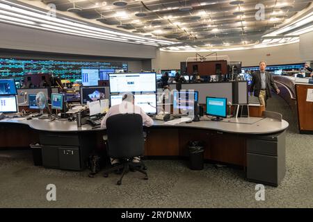 Vista della sala di controllo principale del Rail Control Center di New York durante la visita del governatore Kathy Hochul e del CEO di MTA Janno Lieber il 30 settembre 2023 Foto Stock