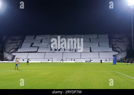 Salerno, Italia. 30 settembre 2023. Tifosi della US Salernitana durante la partita di serie A tra US Salernitana e FC Internazionale allo Stadio Arechi il 30 settembre 2023 a Salerno, Italia. Crediti: Giuseppe Maffia/Alamy Live News Foto Stock