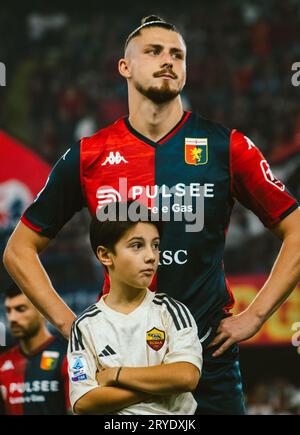 Genova, Italia. 28 settembre 2023. Radu Dragusin Ritratto durante Genoa CFC vs AS Roma, partita di calcio di serie A A Genova, Italia, settembre 28 2023 Credit: Independent Photo Agency/Alamy Live News Foto Stock