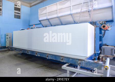 Impianto per la produzione di pannelli sandwich di polistirene Foto Stock