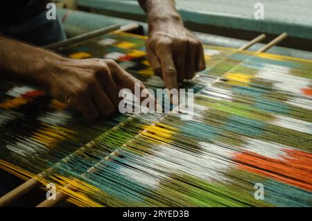 Produzione e tessitura di tappeti e tessuti Foto Stock