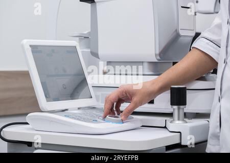 Attrezzature nella clinica oculistica Foto Stock