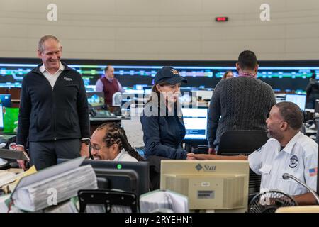 New York, New York, USA. 30 settembre 2023. Il governatore Kathy Hochul e il CEO di MTA Janno Lieber visitano il Rail Control Center di New York per ringraziare i lavoratori in transito per il loro lavoro dopo una tempesta storica, quando la pioggia ha scaricato più di 6 pollici di pioggia inondando molte strade e stazioni della metropolitana (Credit Image: © Lev Radin/Pacific Press via ZUMA Press Wire) SOLO USO EDITORIALE! Non per USO commerciale! Foto Stock