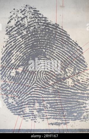 Proteggere un'impronta digitale nelle analisi forensi Foto Stock