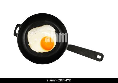 Uovo fritto su teglia di ghisa nera Foto Stock
