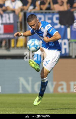 Brescia, Italia. 30 settembre 2023. Fabrizio Paghera del Brescia FC calciò il pallone durante il Brescia FC vs Ascoli calcio, 8Â serie BKT 2023-24 allo stadio Mario Rigamonti di Brescia, Italia, il 30 settembre 2023. Credito: Agenzia fotografica indipendente/Alamy Live News Foto Stock