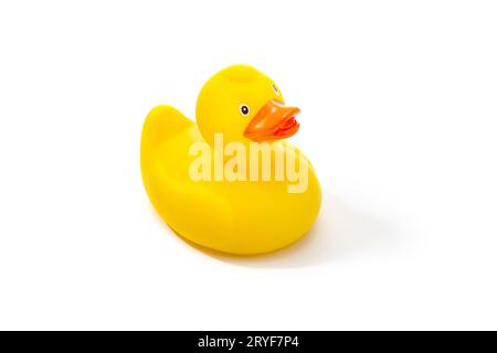 Anatra giocattolo di gomma gialla isolato su sfondo bianco Foto Stock