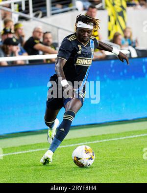 Columbus, Ohio, USA. 30 settembre 2023. Il difensore dei Philadelphia Union Olivier Mbaizo (15) affronta il pallone contro i Columbus Crew nella loro partita a Columbus, Ohio. Brent Clark/Cal Sport Media/Alamy Live News Foto Stock