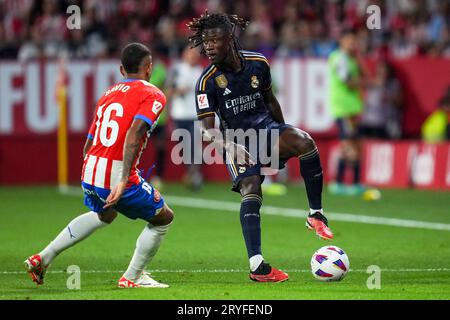 Girona, Spagna. 30 settembre 2023. Eduardo Camavinga del Real Madrid durante la partita di la Liga EA Sports tra Girona FC e Real Madrid giocata al Montilivi Stadium il 30 settembre 2023 a Girona, in Spagna. (Foto di Bagu Blanco/PRESSINPHOTO) crediti: PRESSINPHOTO SPORTS AGENCY/Alamy Live News Foto Stock