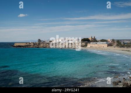 ALICANTE, SPAGNA – 26 FEBBRAIO 2023: Vista della città di Tabarca, nel comune di Alicante, Spagna Foto Stock