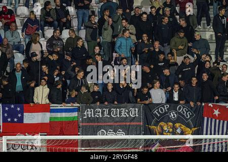 OSS, Paesi Bassi. 29 settembre 2023. OSS, PAESI BASSI - SETTEMBRE 29: Tifosi di TOP Oss durante la partita olandese di Keukenkampioendivisie tra TOP Oss e FC Emmen al Frans Heesen Stadion il 29 settembre 2023 a Oss, Paesi Bassi. (Foto di Jeroen Meuwsen/Orange Pictures) credito: dpa/Alamy Live News Foto Stock