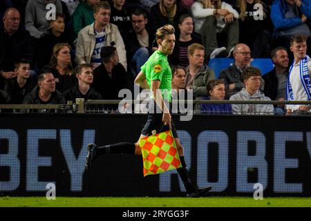 Doetinchem, Niederlande. 29 settembre 2023. Assistente arbitro Luc de Koning durante il Keuken Kampioen Divisie match tra De Graafschap e Roda JC il 29 settembre 2023 a Doetinchem, Paesi Bassi Credit: dpa/Alamy Live News Foto Stock