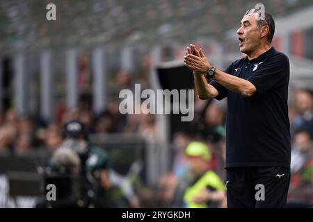 Maurizio Sarri, allenatore della SS Lazio, gesti durante la partita di serie A tra AC Milan e SS Lazio. Foto Stock