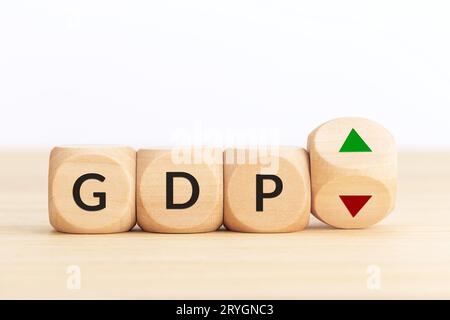 Concetto di aumento o diminuzione del PIL o del prodotto interno lordo Foto Stock