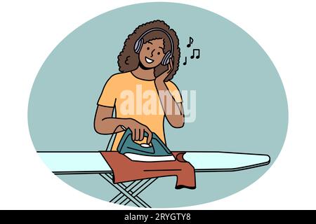 Giovane donna sorridente in cuffie stirare vestiti a casa. Ragazza afro-americana felice ascoltare musica in auricolari fare faccende casa. Illustrazione vettoriale. Illustrazione Vettoriale