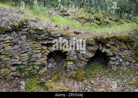 Vecchio forno per calce a Los Castros de lastra. Età del ferro. Valdegov’a.. Alava. Paesi baschi. Spagna. Foto Stock