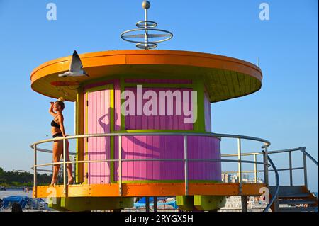 USA. FLORIDA. MIAMI. SERVIZIO FOTOGRAFICO SU UNA DELLE 30 TORRI DI SALVATAGGIO DELL'OCEANO DI MIAMI BEACH. SONO TUTTE DIVERSE E DECORATE DA VARIOU Foto Stock