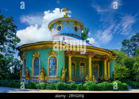 La sala da tè cinese si trova nello splendido parco di Sanssouci. Foto Stock