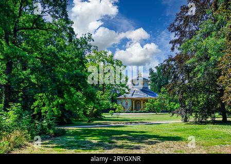 La sala da tè cinese si trova nello splendido parco di Sanssouci. Foto Stock