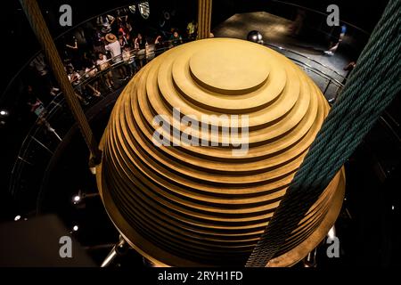 Ammortizzatore di massa sintonizzato Taipei 101 Foto Stock