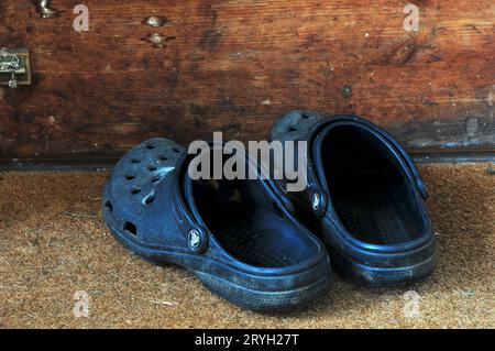 Scarpe da giardinaggio o pantaloni da uomo Foto Stock