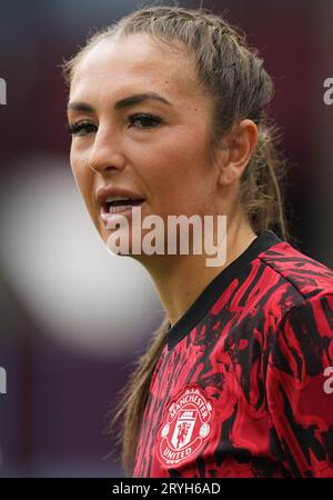 Katie Zelem del Manchester United si riscalda prima della partita di Super League femminile Barclays a Villa Park, Birmingham. Data immagine: Domenica 1 ottobre 2023. Foto Stock