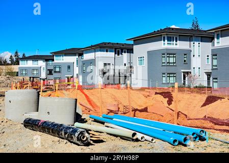 Zona di costruzione per un blocco di nuove case residenziali Foto Stock