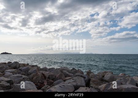 Spiaggia di Punta Ala, natura selvaggia e mare cristallino. Maremma, Italia. Foto Stock