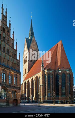 Vecchio municipio con chiesa del mercato, città vecchia, Hannover, bassa Sassonia, Germania, Europa Foto Stock