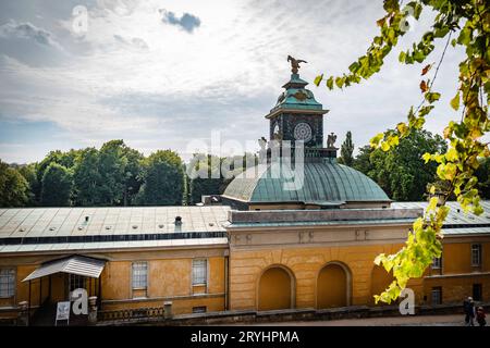 Potsdam, Landeshauptstadt Brandeburgo: Schloss Sanssouci und Schlosspark, Neue Kammern - 01.10.2023 Potsdam *** Potsdam, capitale del Brandeburgo Palazzo Sanssouci e Palace Park, New Chambers 01 10 2023 Potsdam Credit: Imago/Alamy Live News Foto Stock