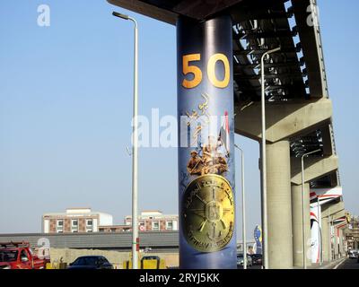 Cairo, Egitto, settembre 29 2023: 6 ottobre 1973 vittoria di guerra 50° giubileo d'oro, bandiera egiziana, giorno nazionale delle vittorie egiziane su monorotaia co Foto Stock