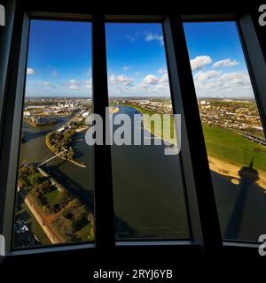 Vista del Reno dal Rheinturm, Duesseldorf, Renania settentrionale-Vestfalia, Germania, Europa Foto Stock