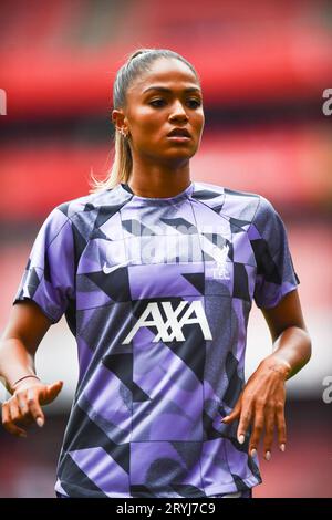 Londra domenica 1 ottobre 2023. Taylor Hinds (12 iverpool) si riscalda durante la partita di Super League femminile Barclays fa tra Arsenal e Liverpool all'Emirates Stadium di Londra domenica 1 ottobre 2023. (Foto: Kevin Hodgson | mi News) crediti: MI News & Sport /Alamy Live News Foto Stock