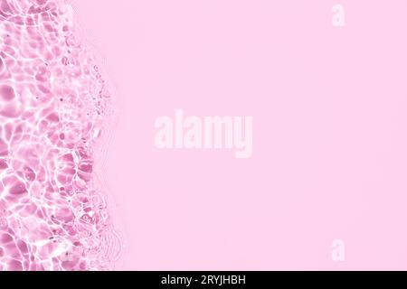 Consistenza in acqua astratta rosa con ondulazioni e onde Foto Stock